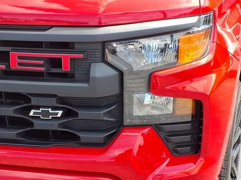 Used 2024 Chevrolet Silverado 1500 Custom w/ Dark Appearance Package AWD/4WD image 9