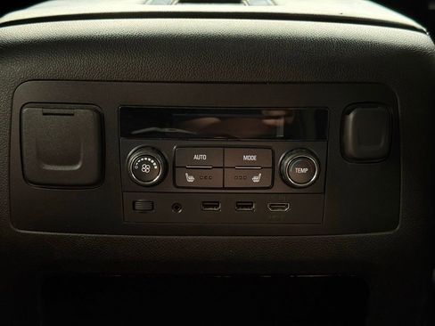 Used 2017 GMC Yukon XL SLT w/ Premium Edition AWD/4WD image 37