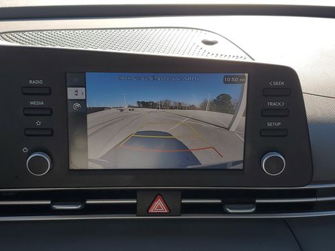 Used 2024 Hyundai Elantra SE image 23