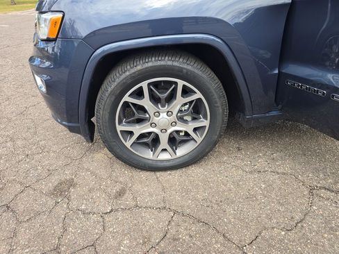 Used 2019 Jeep Grand Cherokee Overland AWD/4WD image 29