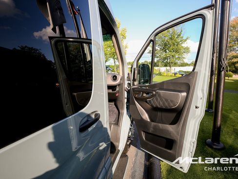 Used 2023 Mercedes-Benz Sprinter 3500 image 15