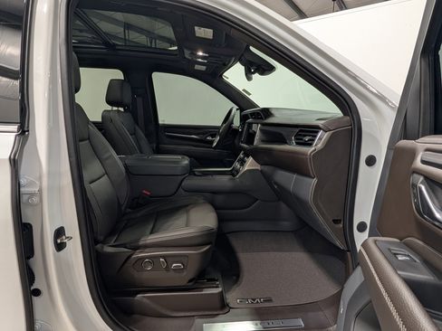 Used 2023 GMC Yukon XL Denali image 25