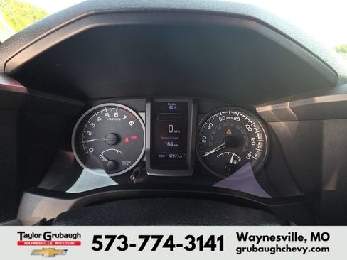 Used 2018 Toyota Tacoma TRD Off-Road w/ Technology Package AWD/4WD image 10