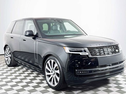 New 2025 Land Rover Range Rover SE image 3