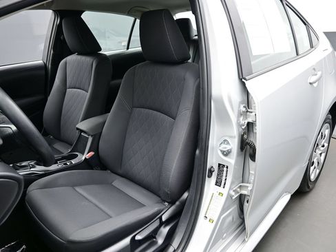 Used 2025 Toyota Corolla LE FWD image 11