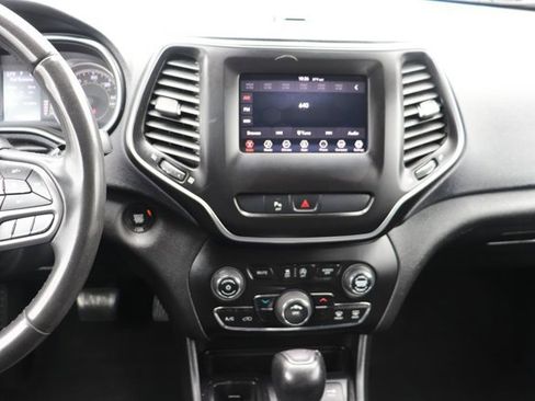 Used 2020 Jeep Cherokee Latitude Plus FWD image 15