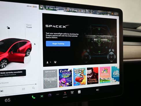 Used 2024 Tesla Model Y Long Range image 17