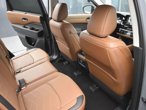 New 2025 Nissan Pathfinder Platinum w/ Cargo Package image 18