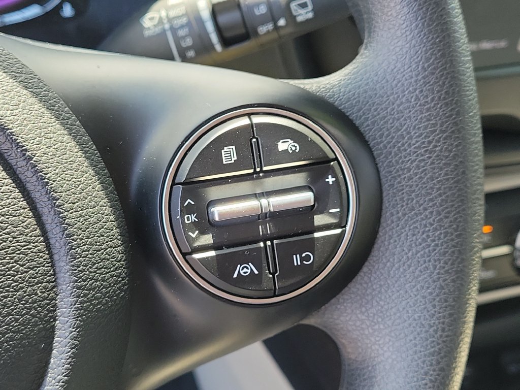 Used 2025 Kia Soul LX w/ LX Technology Package FWD image 29