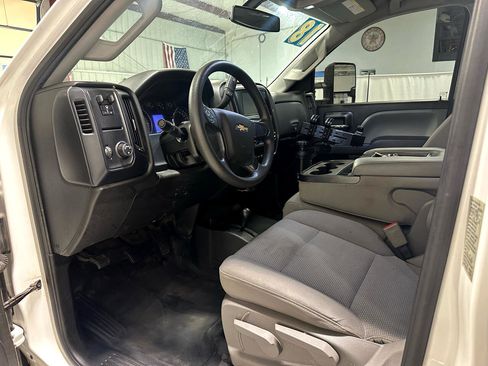 Used 2018 Chevrolet Silverado 2500 W/T w/ WT Fleet Convenience Package image 9
