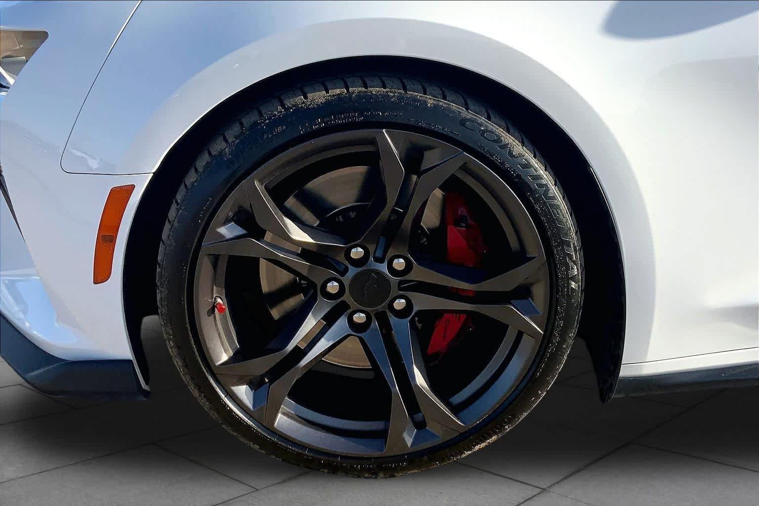 Used 2018 Chevrolet Camaro SS RWD image 10