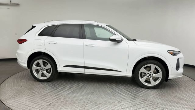 Used 2025 Audi Q5 Premium Plus w/ Premium Plus AWD/4WD image 9