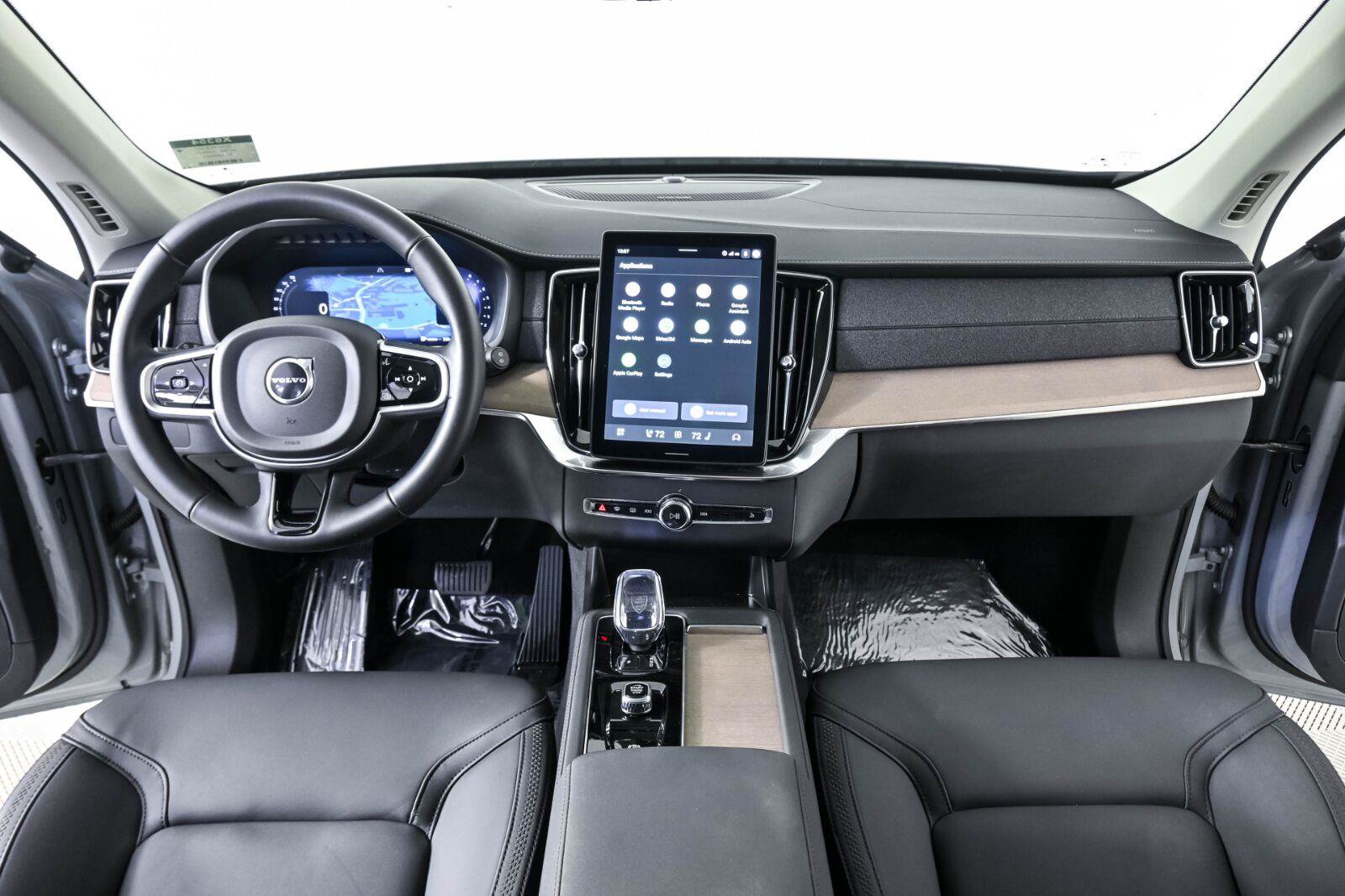 Certified 2026 Volvo XC90 B6 Plus AWD/4WD image 18
