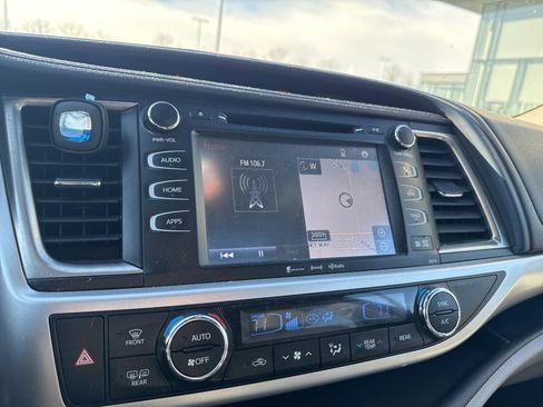 Used 2017 Toyota Highlander XLE image 33