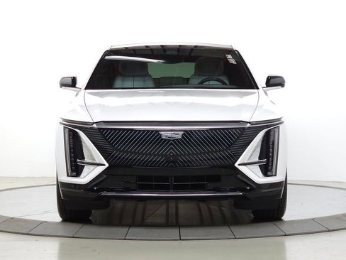 Used 2024 Cadillac Lyriq Luxury AWD/4WD image 13