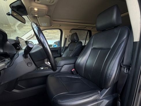 Used 2022 Ford Expedition XLT RWD image 6