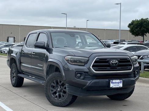 Used 2018 Toyota Tacoma SR5 RWD image 2