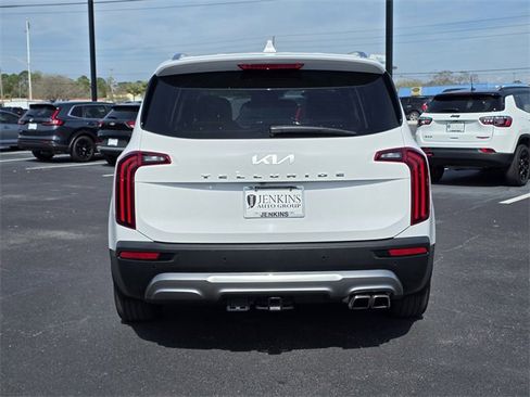 Used 2022 Kia Telluride EX w/ EX Premium Package image 8