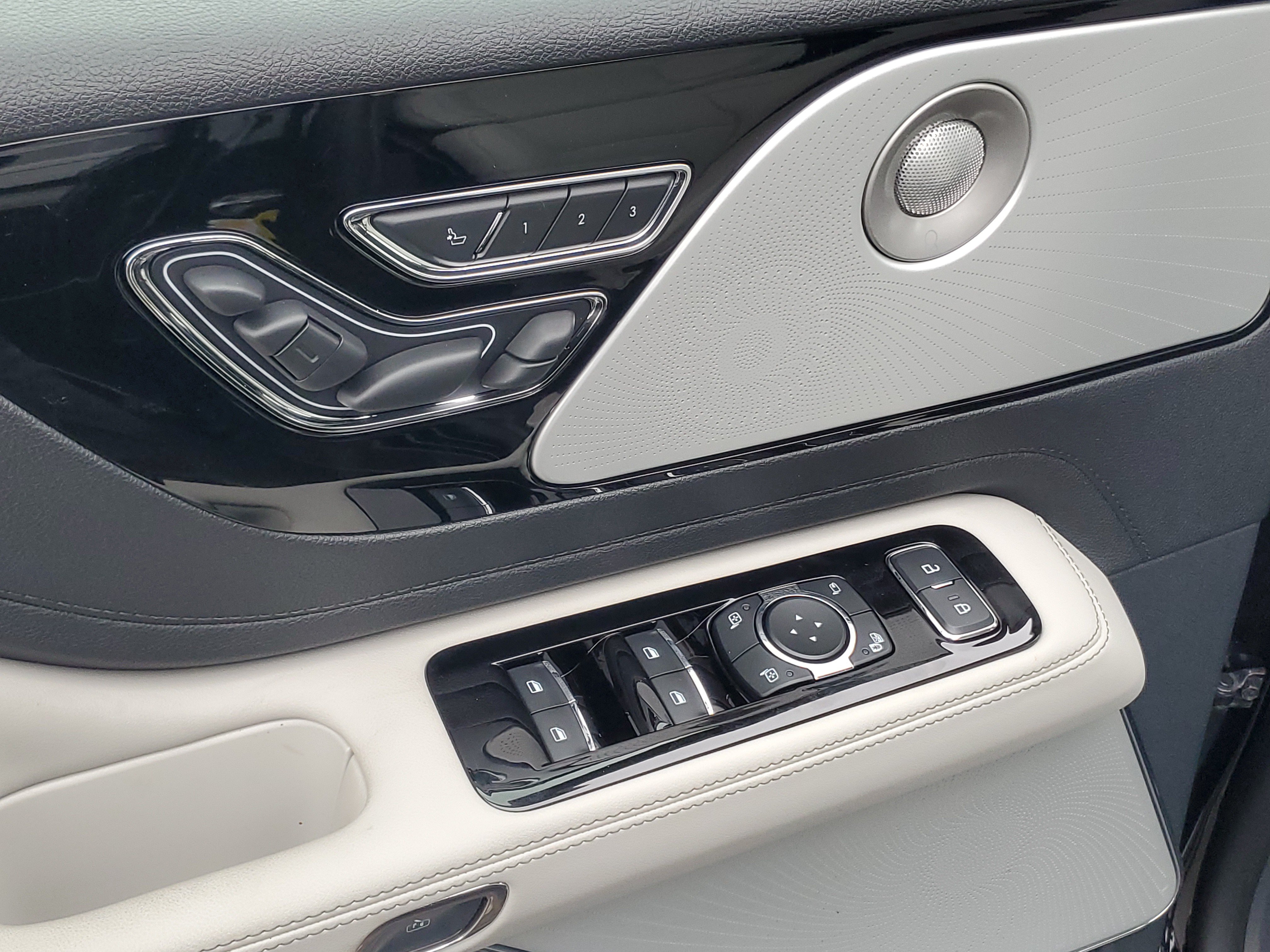 New 2026 Lincoln Aviator Reserve AWD/4WD image 9