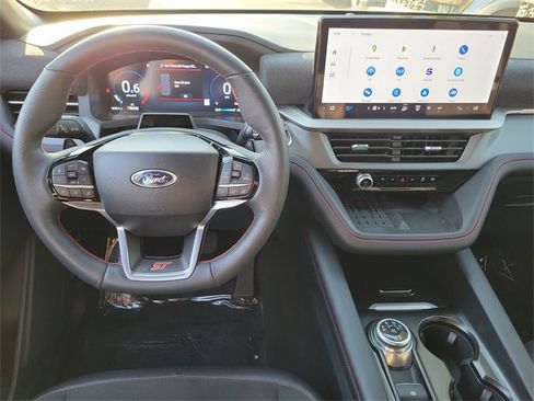 Used 2025 Ford Explorer ST image 4