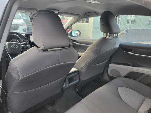 Used 2022 Toyota Camry LE image 10
