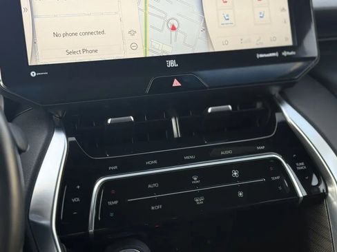 Used 2021 Toyota Venza Limited image 27