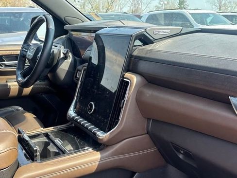 Certified 2025 GMC Yukon Denali Ultimate AWD/4WD image 17