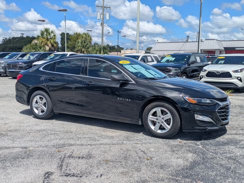 Used 2023 Chevrolet Malibu LS FWD image 2