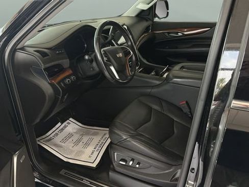 Used 2019 Cadillac Escalade Premium Luxury AWD/4WD image 7