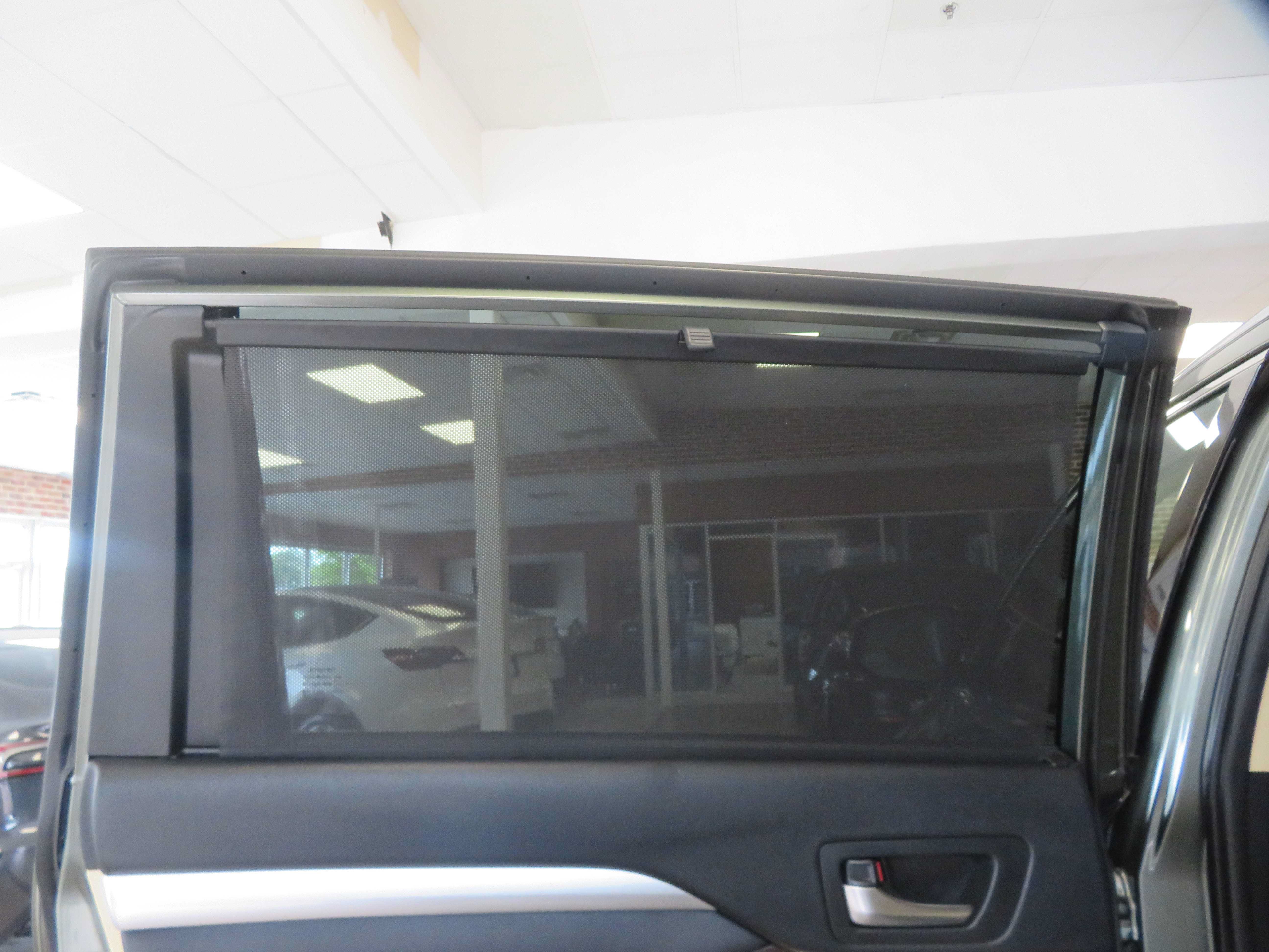 Used 2019 Toyota Highlander XLE FWD image 19