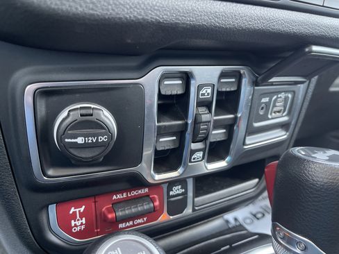 Used 2024 Jeep Wrangler Willys image 28