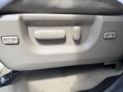 Used 2010 Toyota Tundra Limited image 22