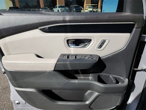 Used 2023 Honda Pilot Touring image 13