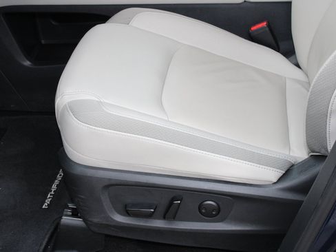 Used 2024 Nissan Pathfinder SL w/ SL Premium Package image 15