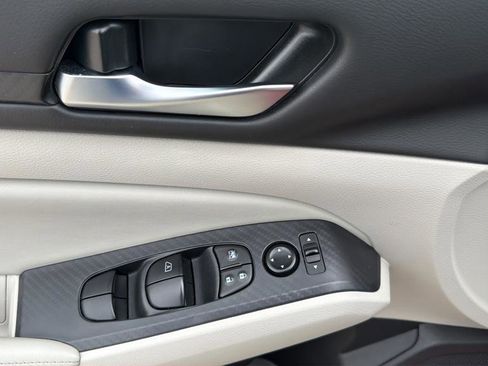 Certified 2025 Nissan Altima 2.5 SV FWD image 18