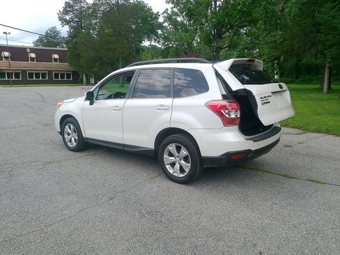 Used 2014 Subaru Forester 2.5i Limited AWD/4WD image 11