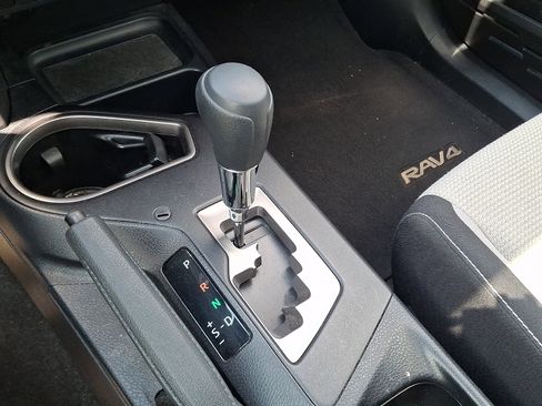 Used 2018 Toyota RAV4 XLE AWD/4WD image 16