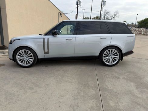 Used 2025 Land Rover Range Rover Long Wheelbase SE AWD/4WD image 2