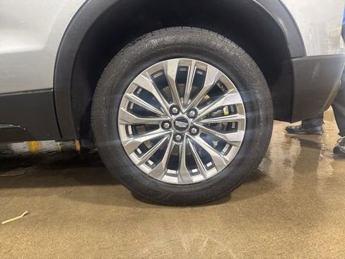 Used 2024 Cadillac XT4 Premium Luxury image 16