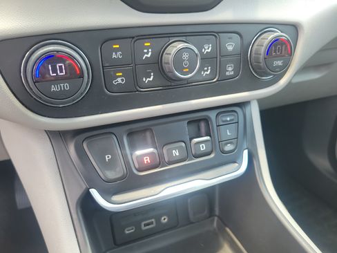 Used 2019 GMC Terrain SLT w/ Preferred Package FWD image 32