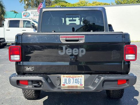 Used 2021 Jeep Gladiator Sport image 4