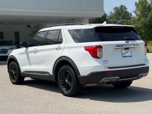 Used 2020 Ford Explorer XLT w/ Equipment Group 202A AWD/4WD image 31