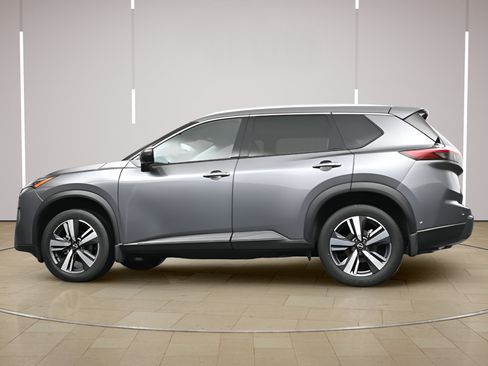Certified 2025 Nissan Rogue SL w/ SL Premium Package AWD/4WD image 31