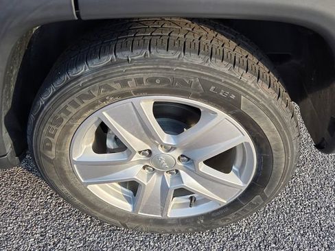 Used 2022 Jeep Compass Latitude w/ Sun and Sound Group FWD image 7