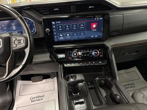 Used 2023 GMC Sierra 1500 AT4 w/ AT4 Preferred Package AWD/4WD image 18