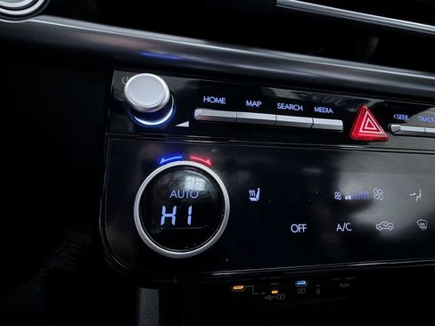 Used 2025 Hyundai Santa Cruz SEL image 18