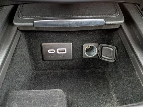 Used 2025 Cadillac XT4 Premium Luxury FWD image 8