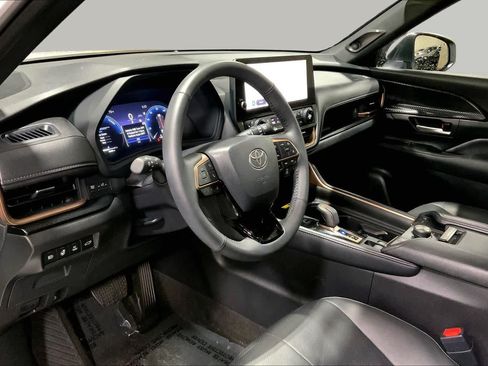 Used 2025 Toyota Grand Highlander AWD Hybrid image 18