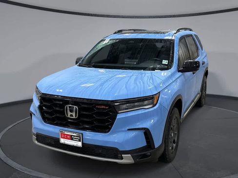Used 2025 Honda Pilot TrailSport image 1