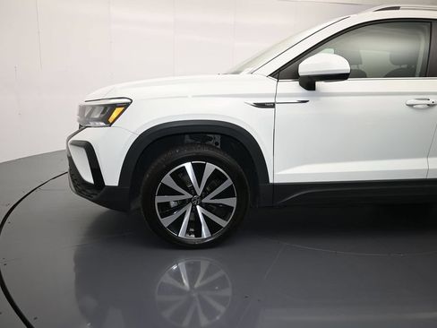Used 2024 Volkswagen Taos SE FWD image 9